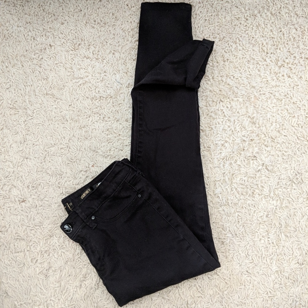 Kourtney Kardashian skinny jeans